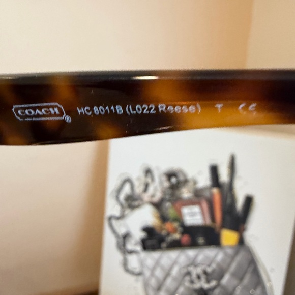 Coach Tortoise Sunglasses HC8011B EUC - Picture 3 of 7